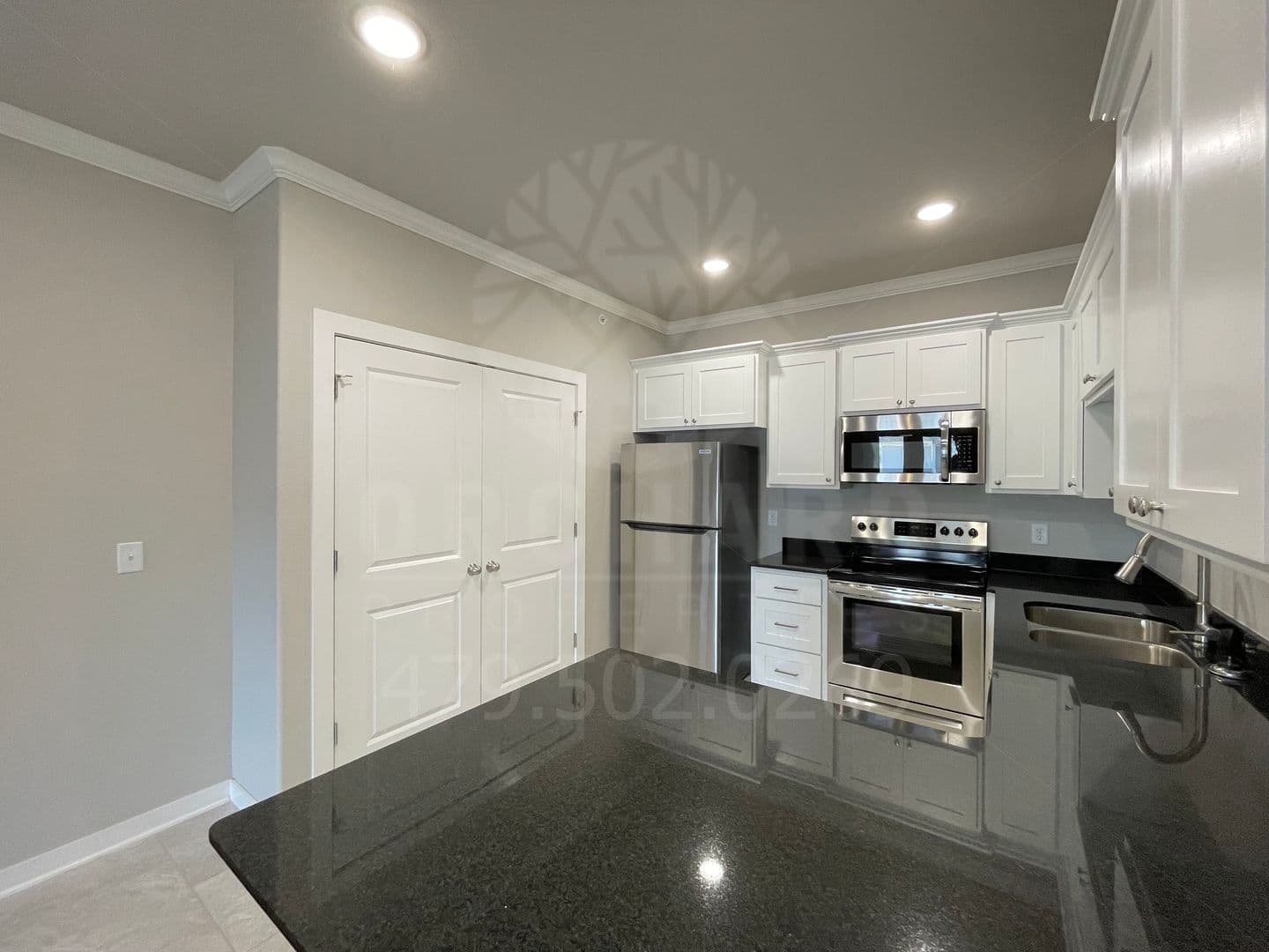 Siloam Springs Apartment: 1900 E. Brookview Circle