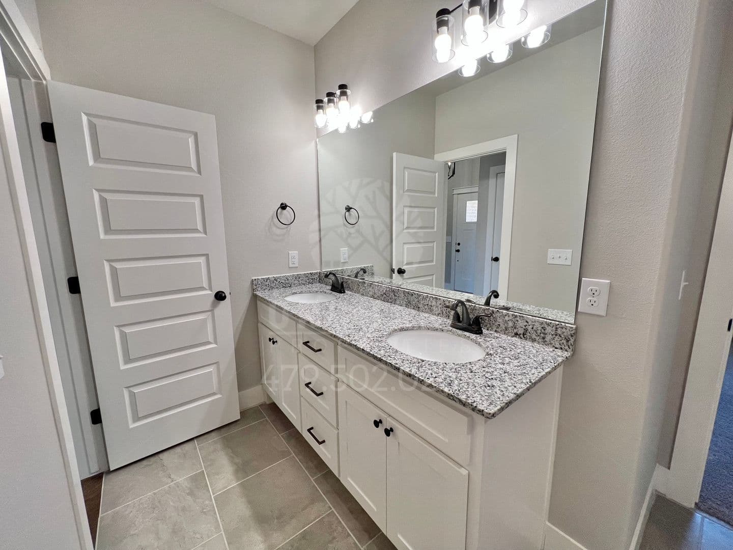 Farmington House: 18 E. Loveland Loop