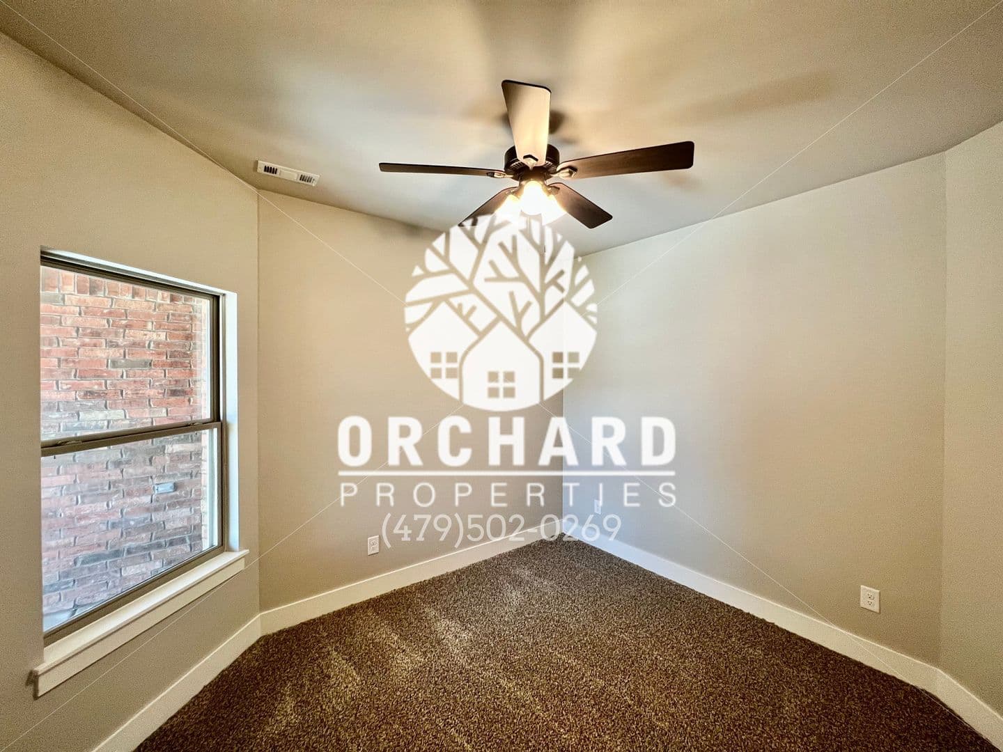 Farmington House: 11 E Loveland Loop