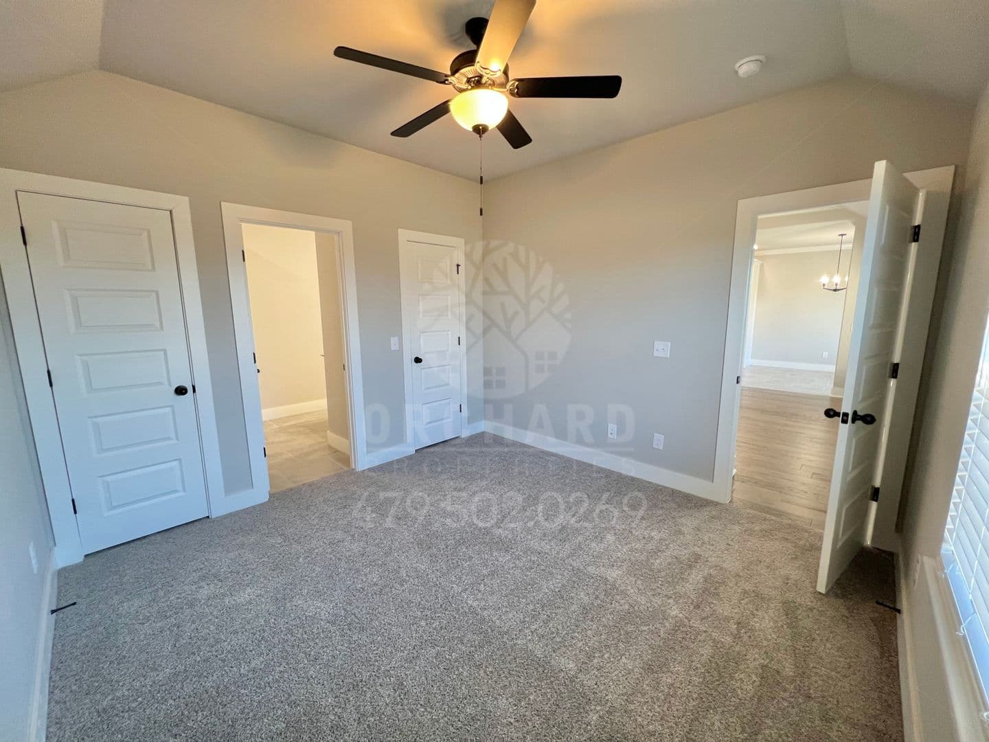 Farmington House: 18 E. Loveland Loop