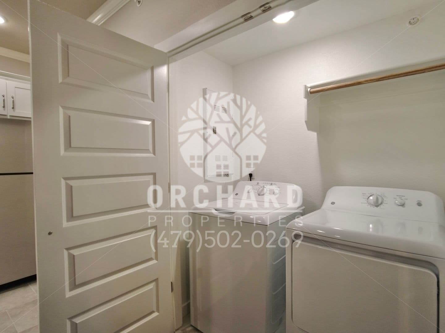 Siloam Springs Apartment: 2001 E. Brookview Circle