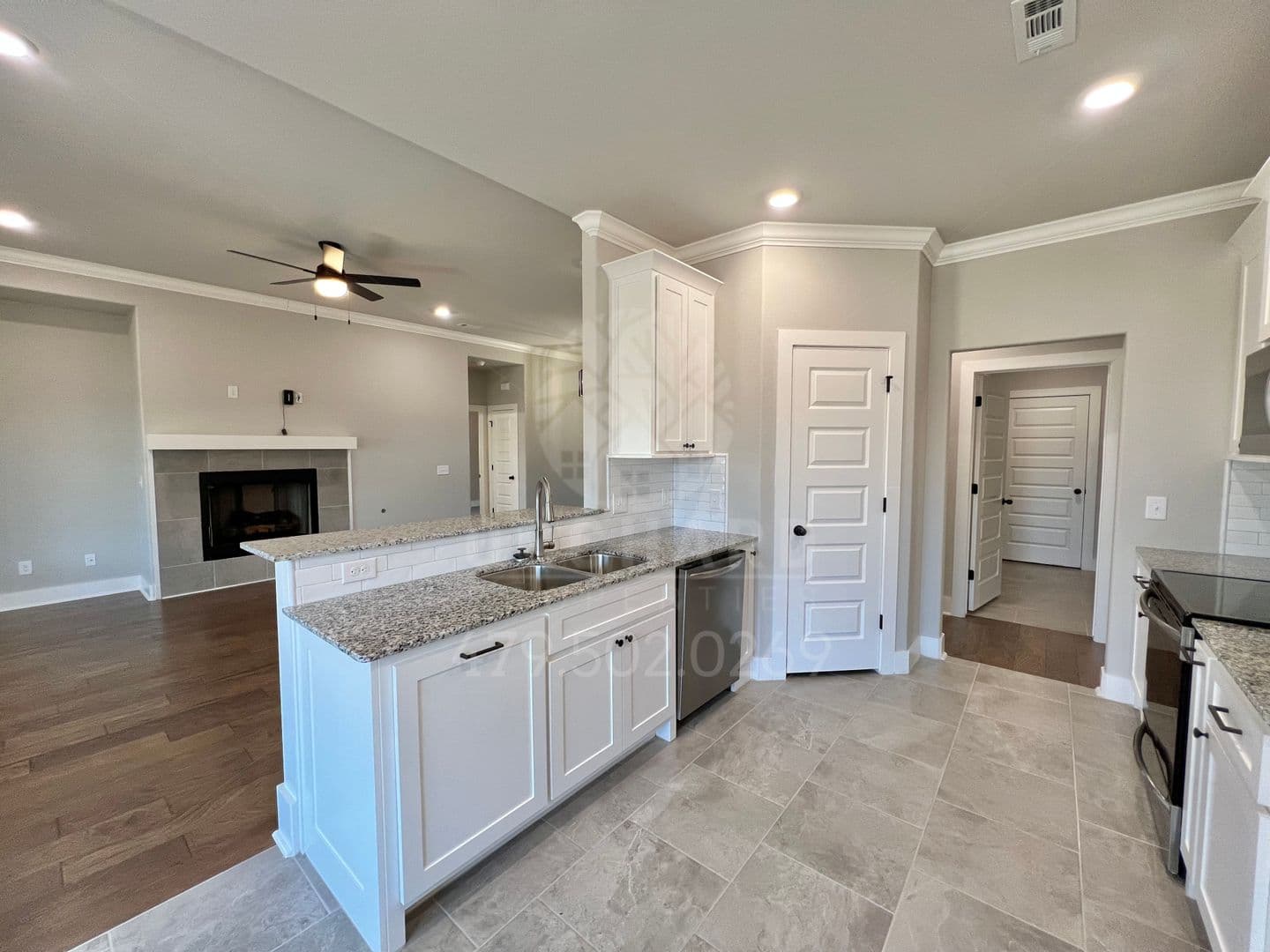 Farmington House: 18 E. Loveland Loop