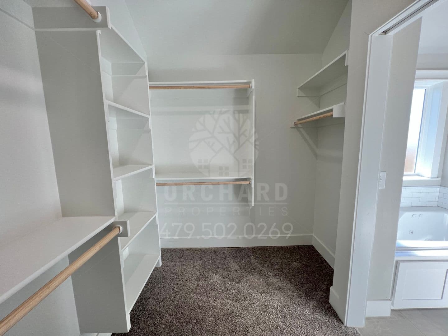 Farmington House: 18 E. Loveland Loop