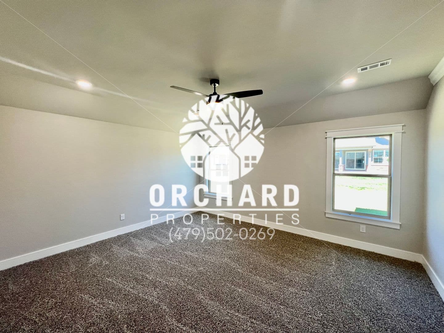 Farmington House: 11 E Loveland Loop