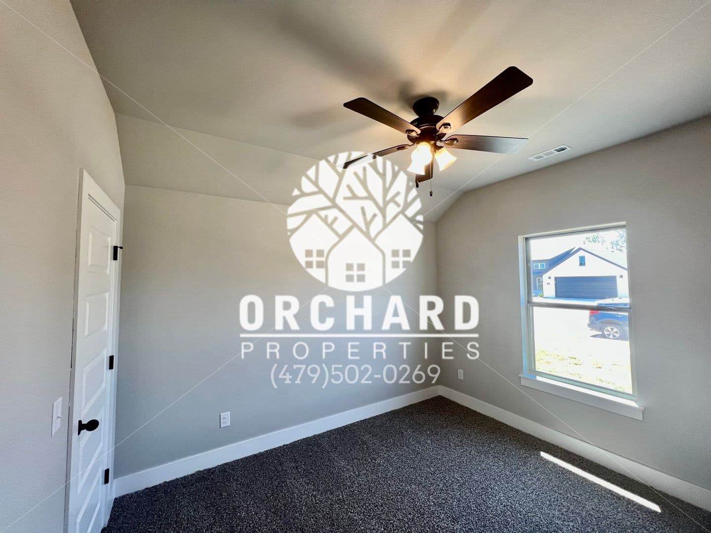 Farmington House: 11 E Loveland Loop