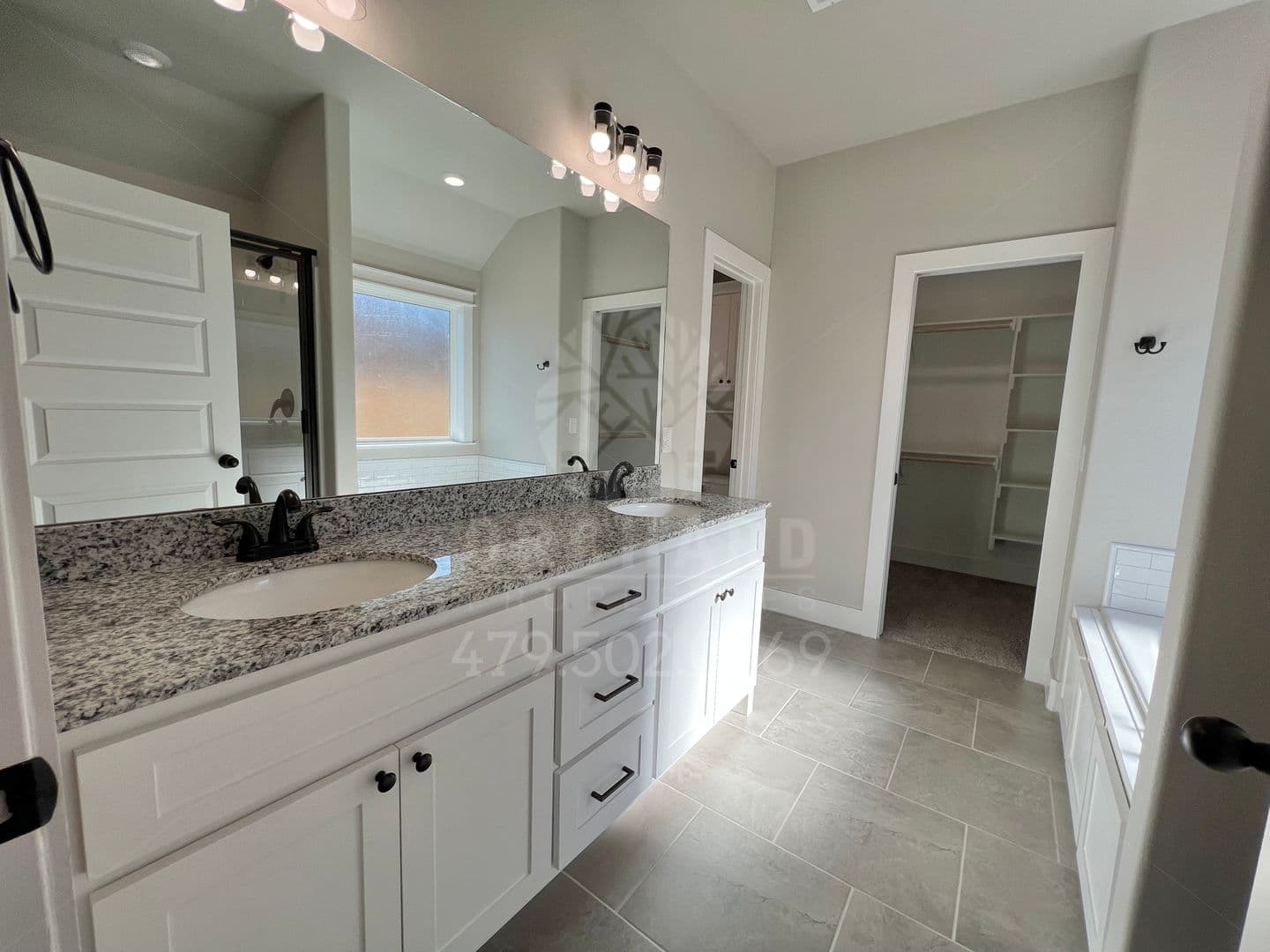Farmington House: 18 E. Loveland Loop