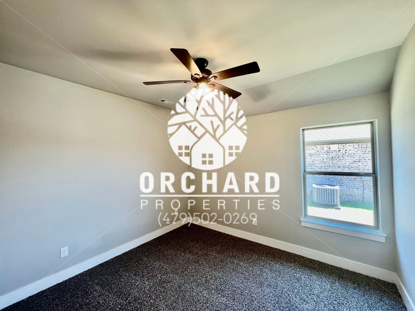 Farmington House: 11 E Loveland Loop