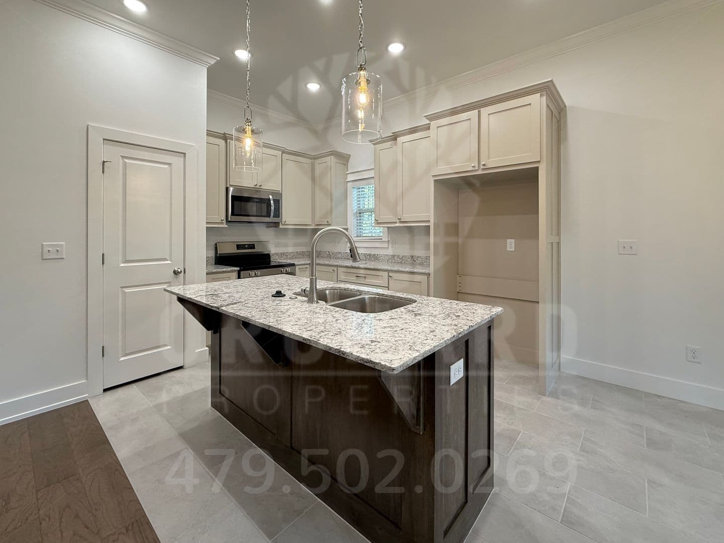 Bella Vista House: 8 Magrath Place
