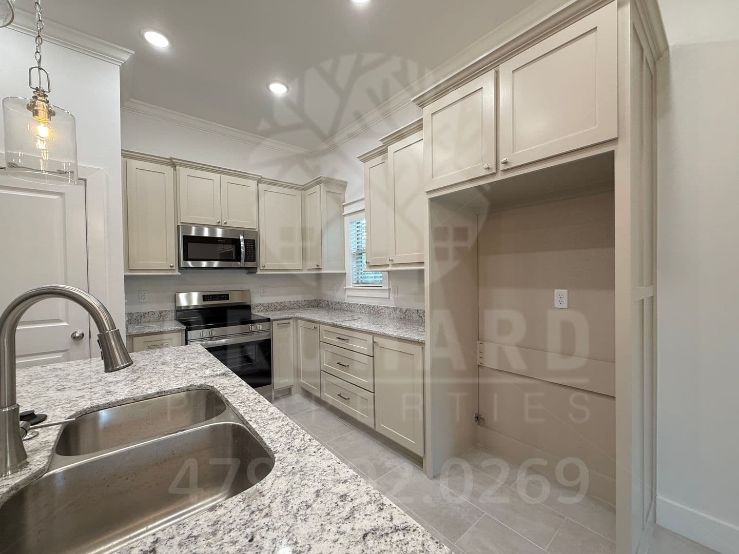 Bella Vista House: 8 Magrath Place