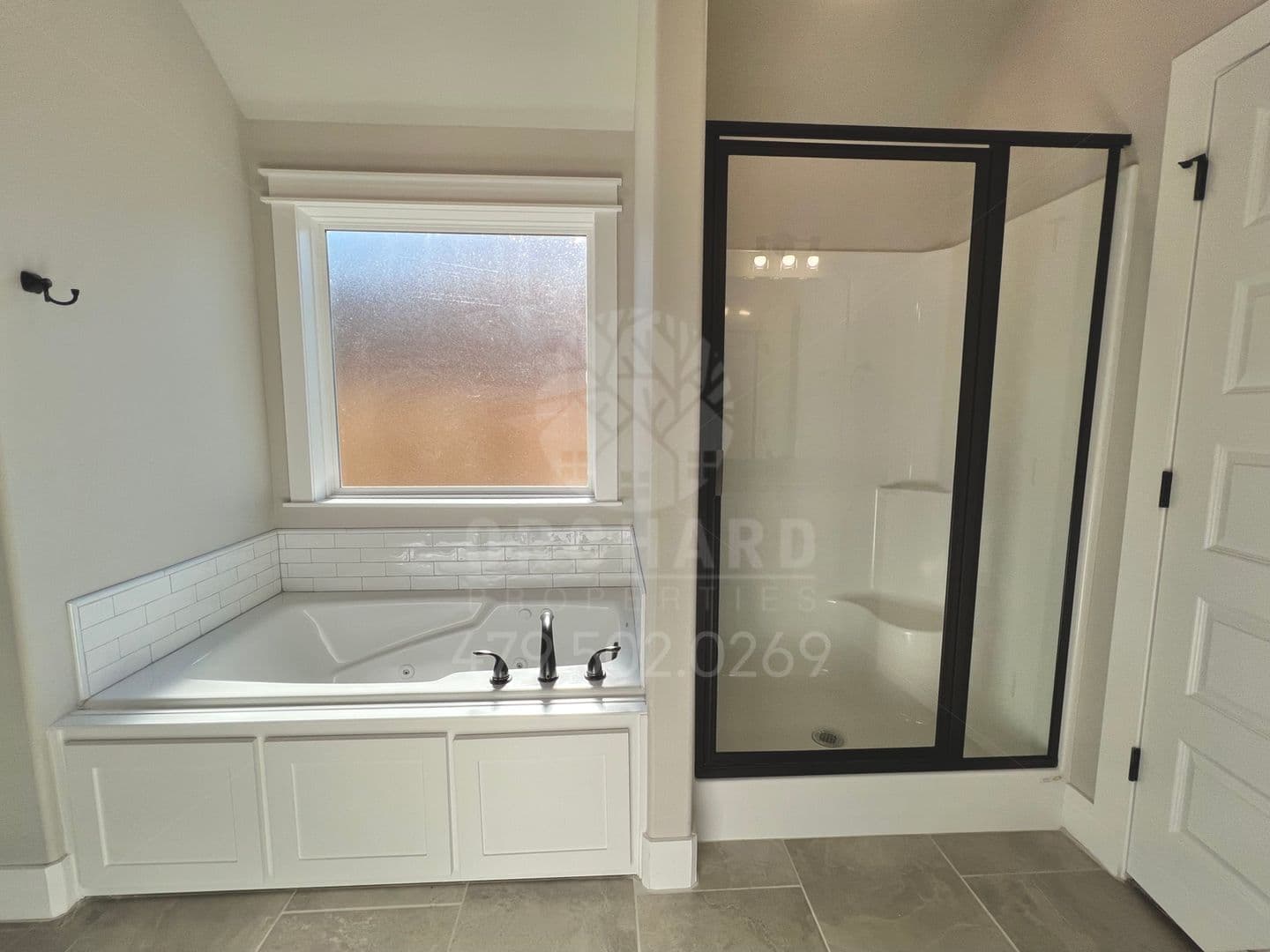Farmington House: 18 E. Loveland Loop