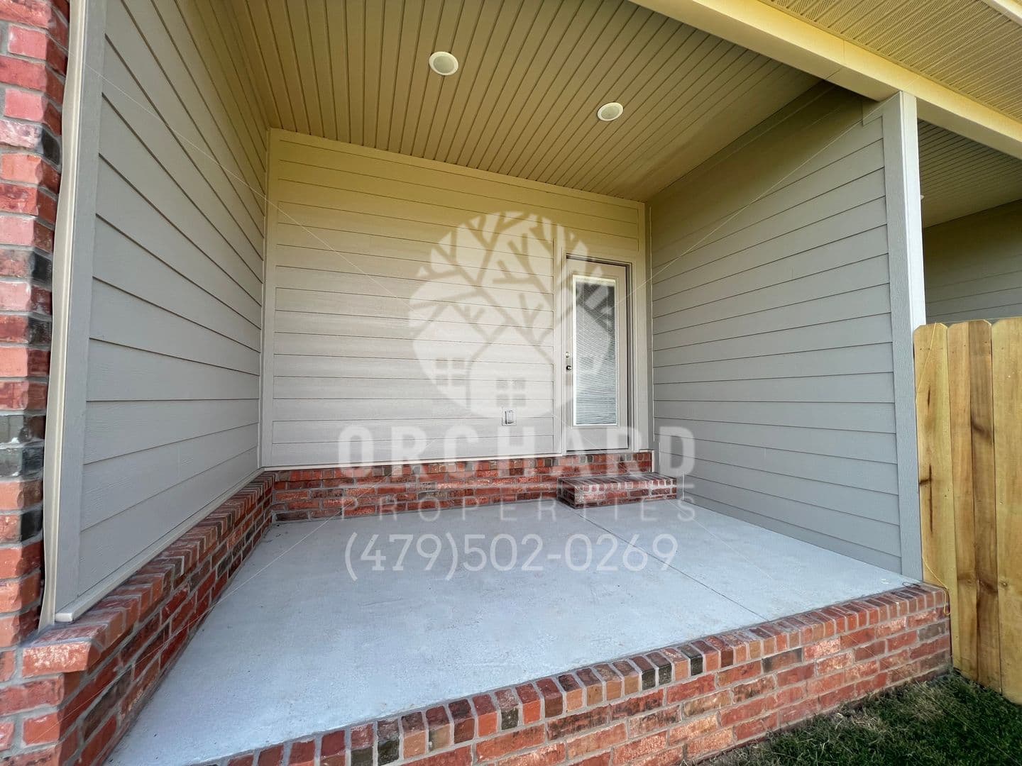 Tontitown Apartment: 544 Bradford Drive
