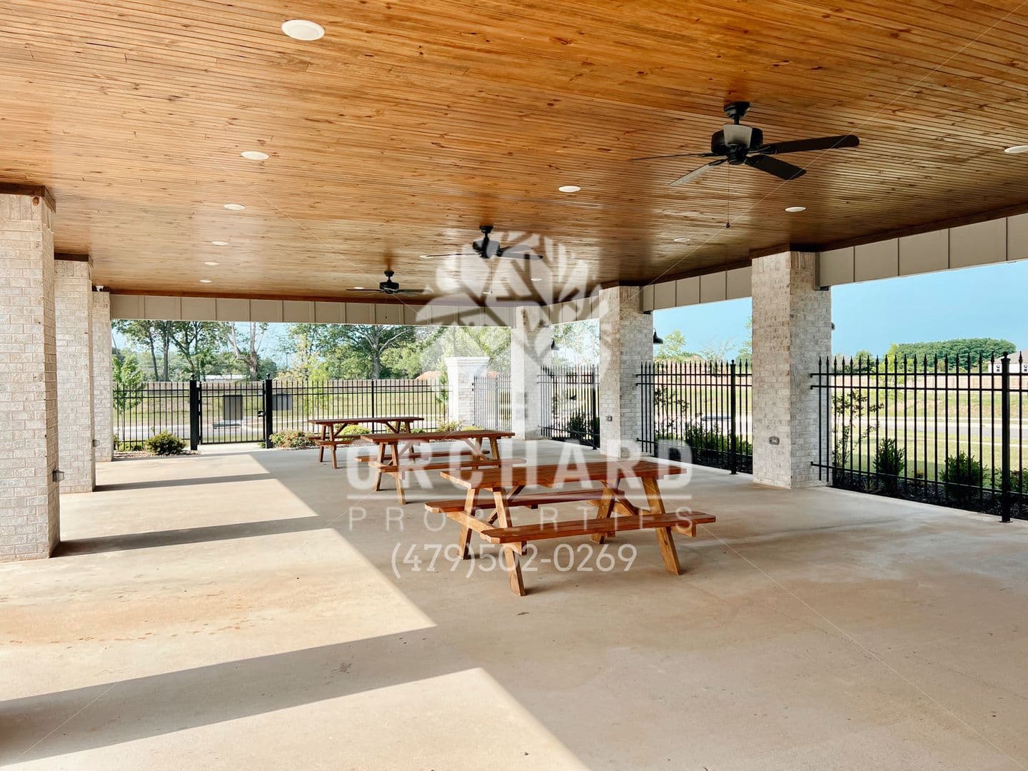 Farmington House: 11 E Loveland Loop