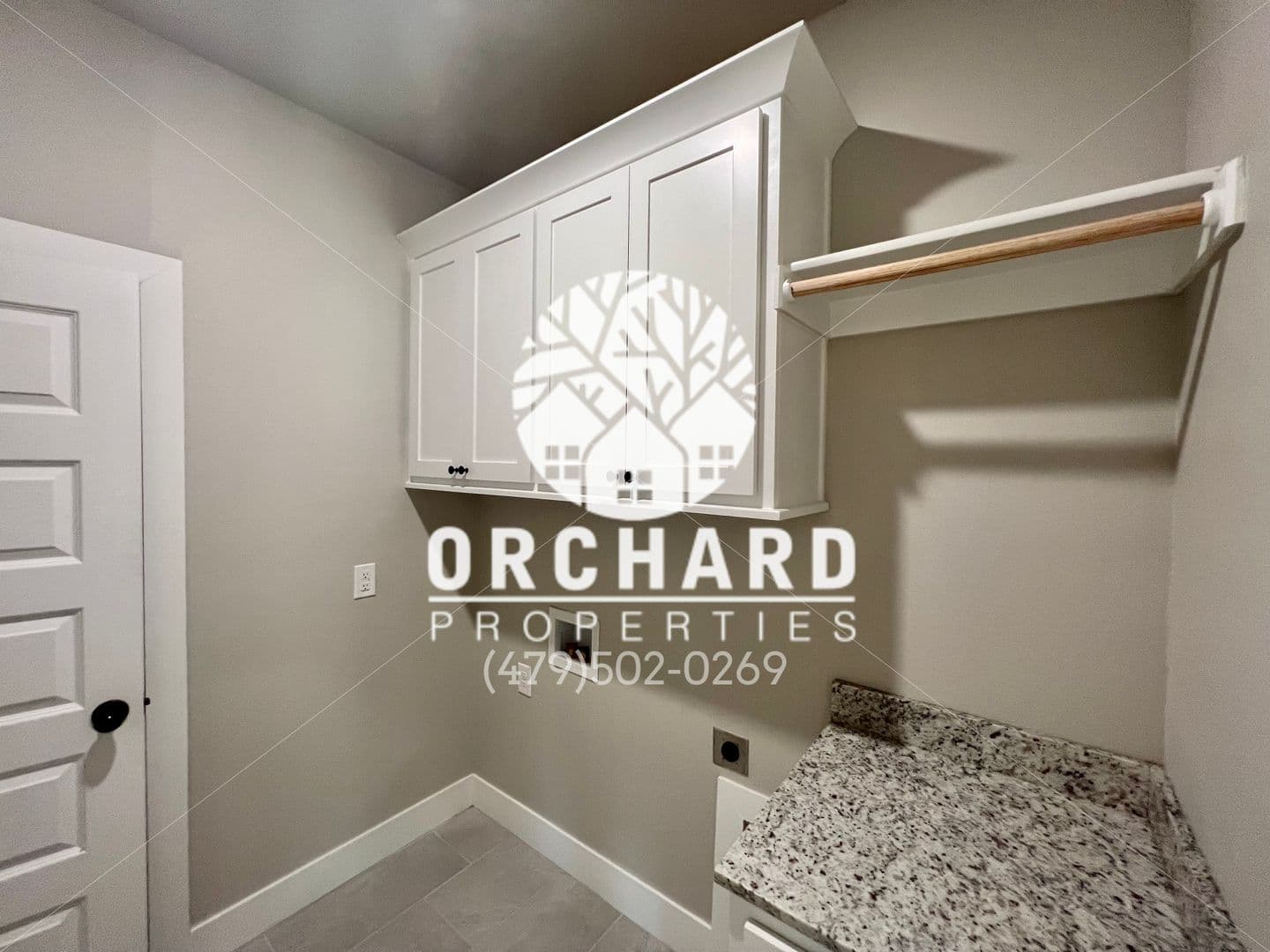 Farmington House: 11 E Loveland Loop