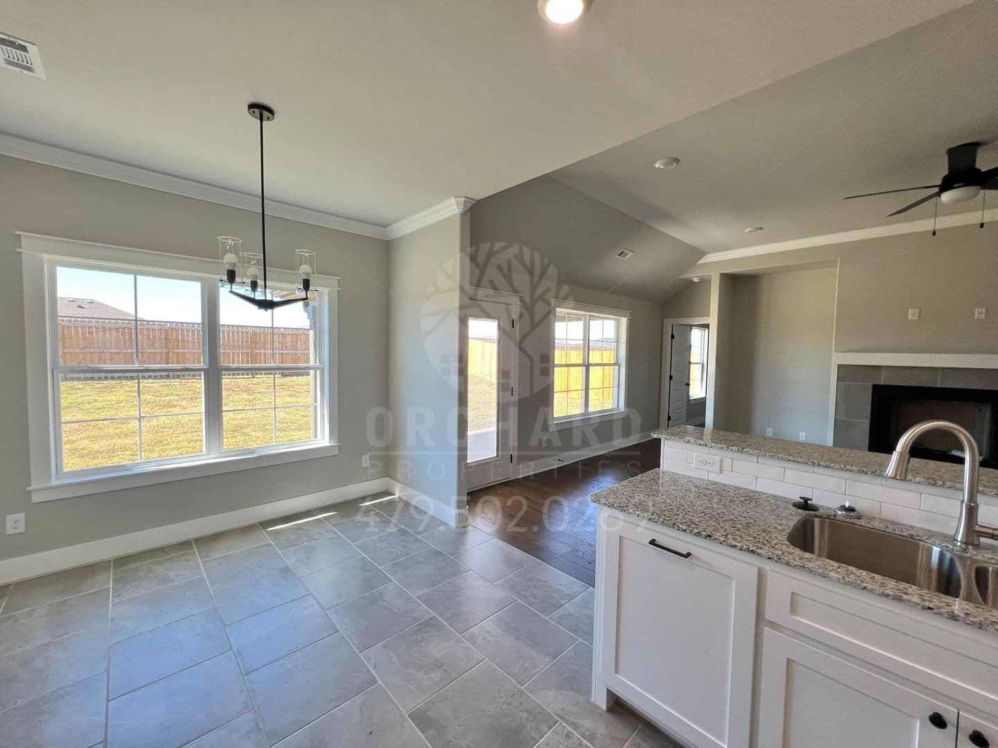 Farmington House: 18 E. Loveland Loop