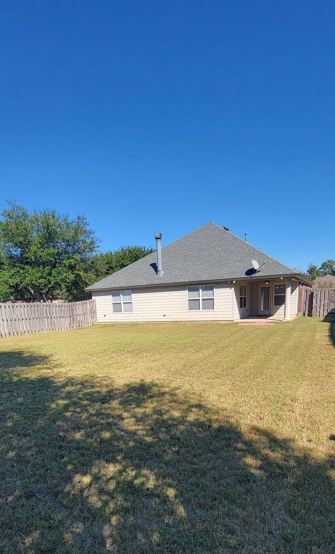 Montgomery House: 3500 Claiborne Circle