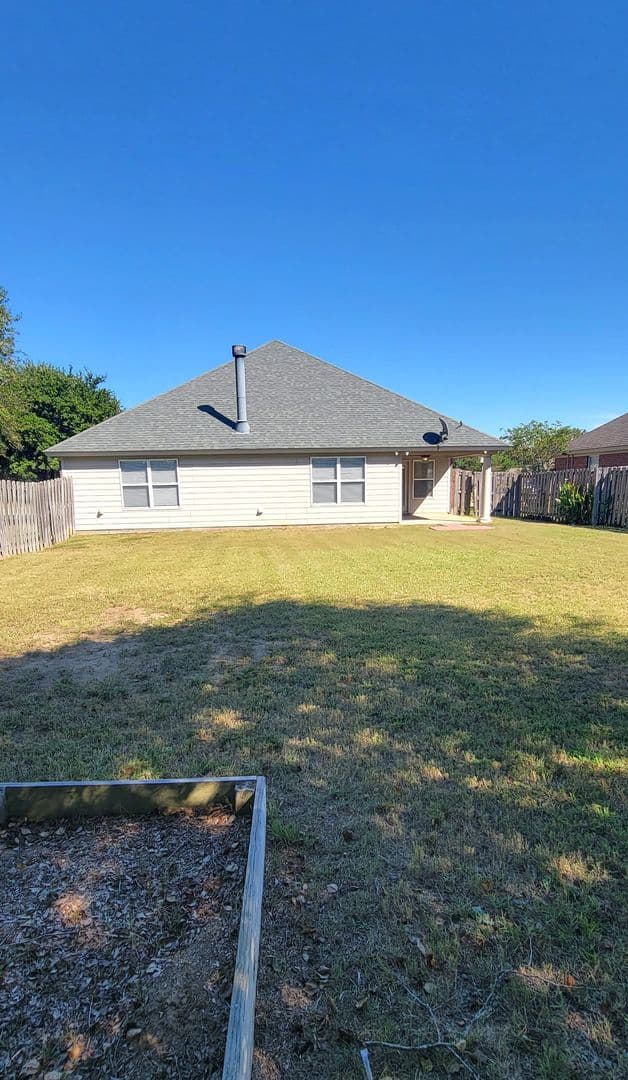 Montgomery House: 3500 Claiborne Circle