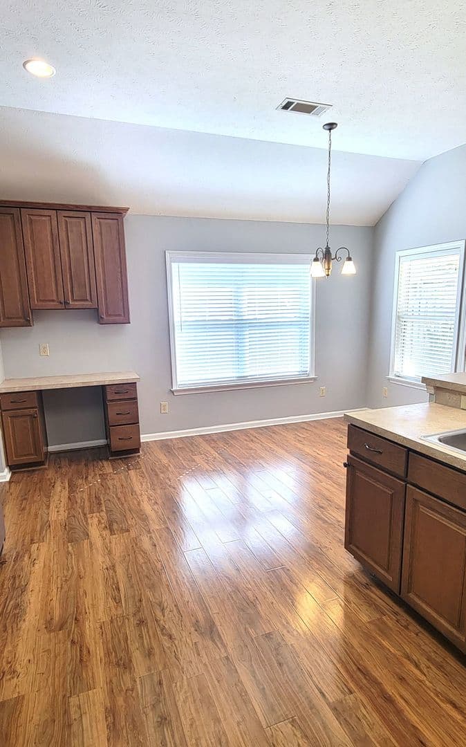 Montgomery House: 3500 Claiborne Circle
