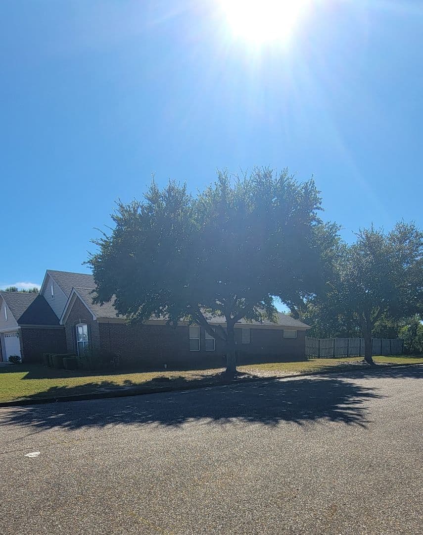 Montgomery House: 3500 Claiborne Circle