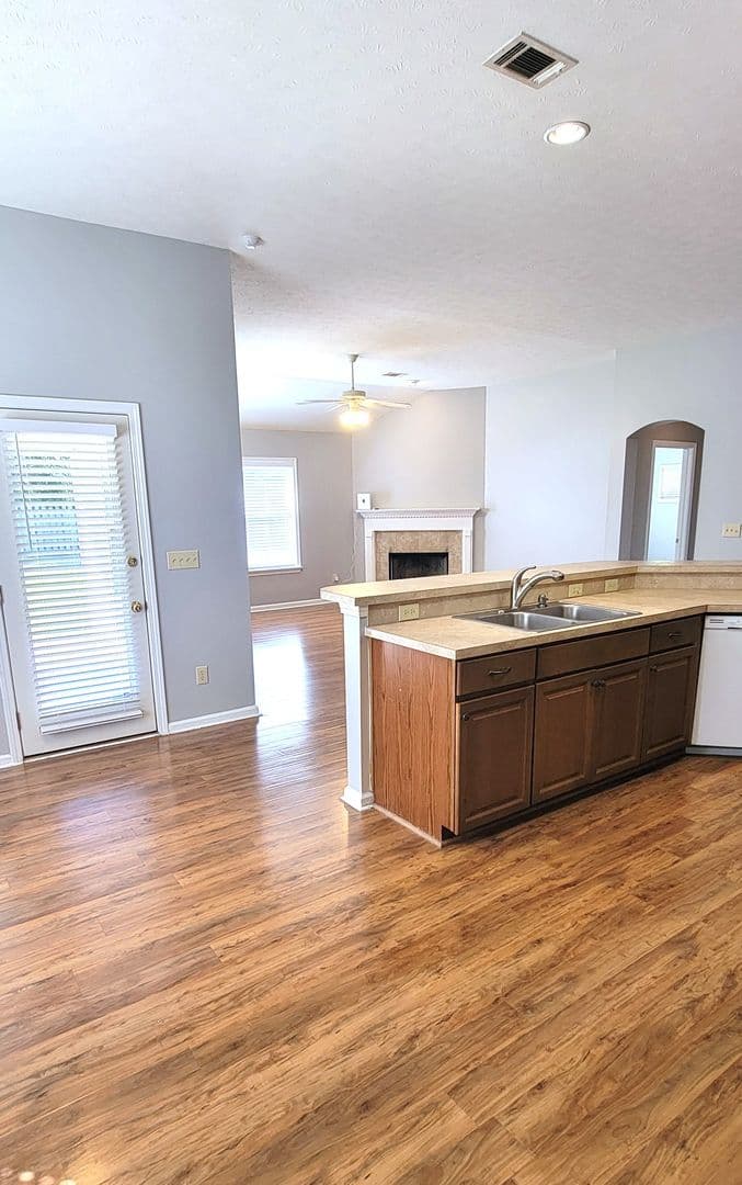Montgomery House: 3500 Claiborne Circle