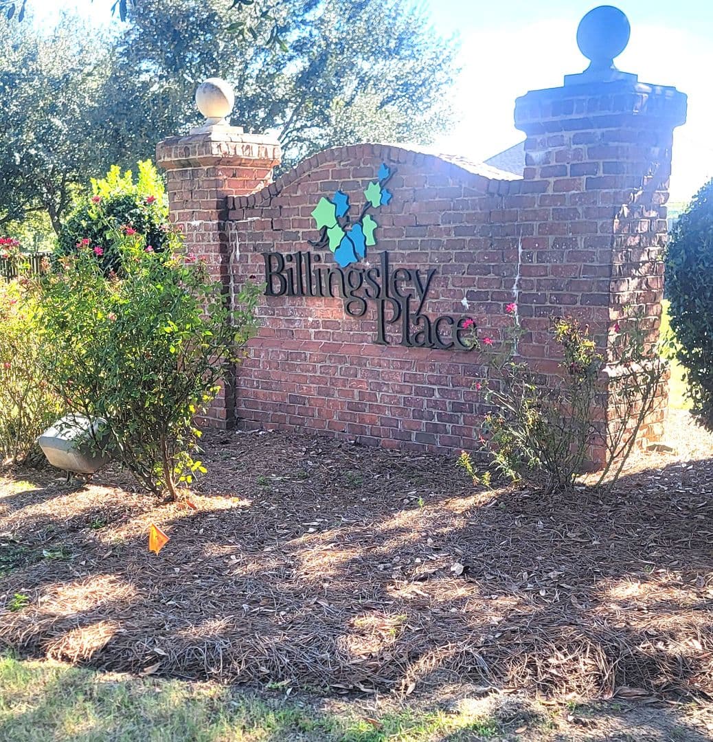 Montgomery House: 3500 Claiborne Circle