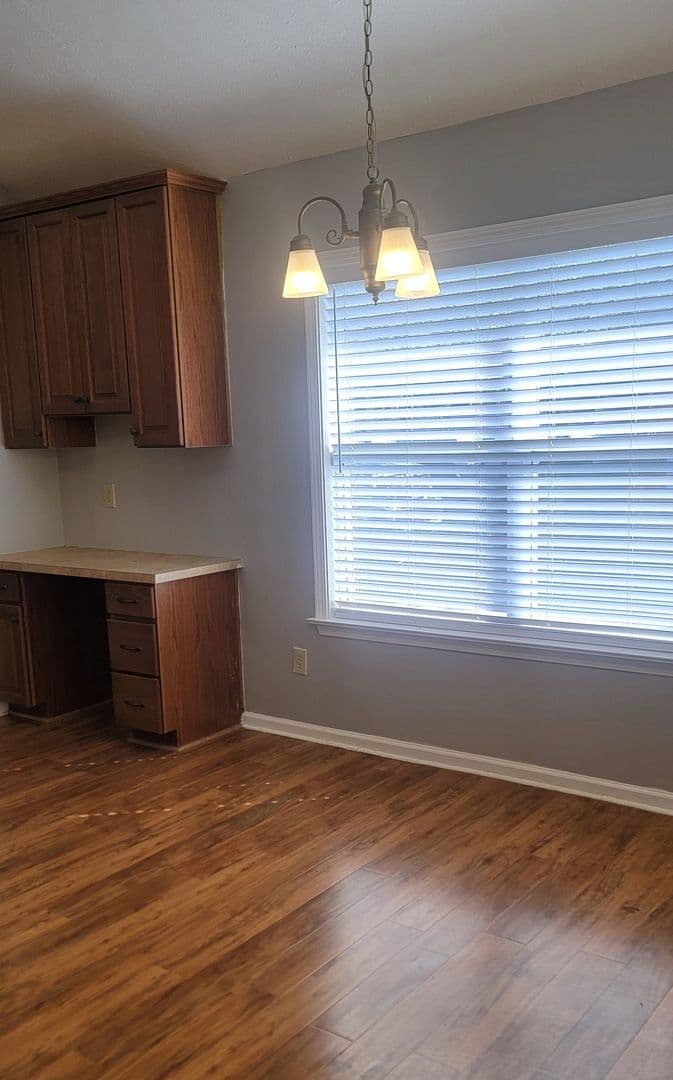 Montgomery House: 3500 Claiborne Circle