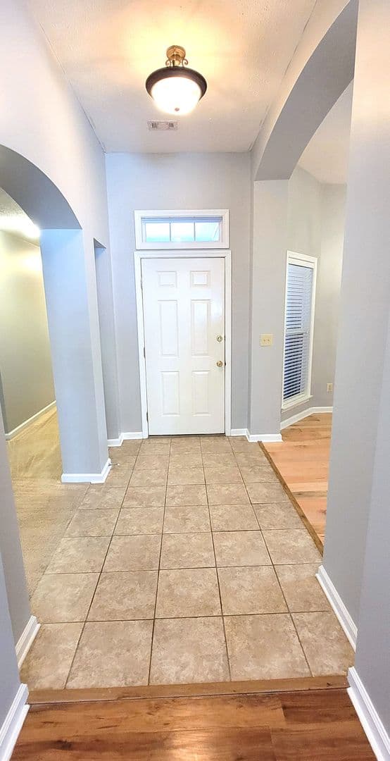 Montgomery House: 3500 Claiborne Circle