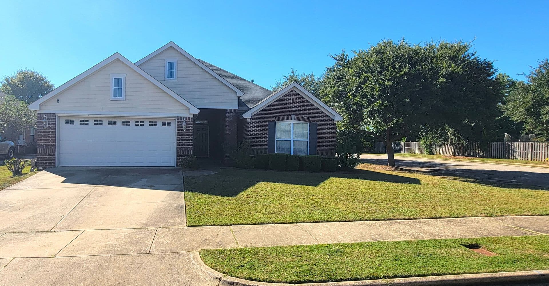 Montgomery House: 3500 Claiborne Circle