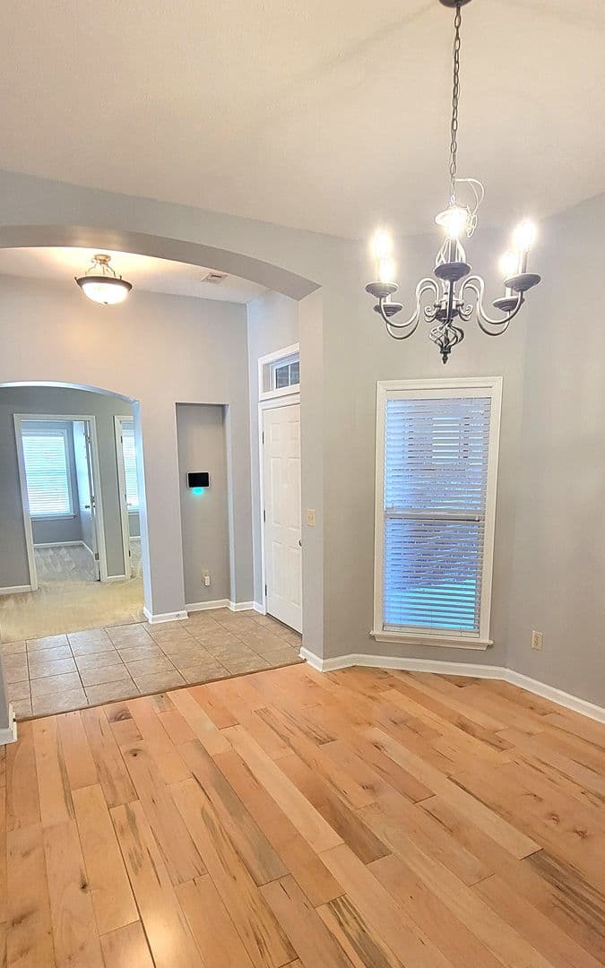 Montgomery House: 3500 Claiborne Circle