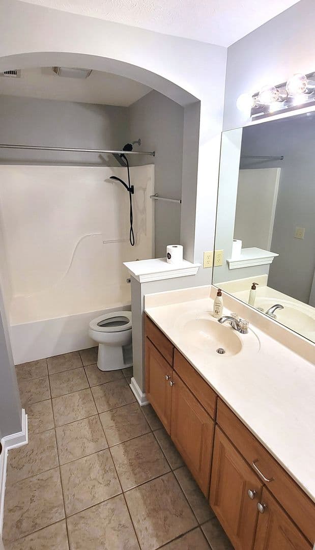 Montgomery House: 3500 Claiborne Circle