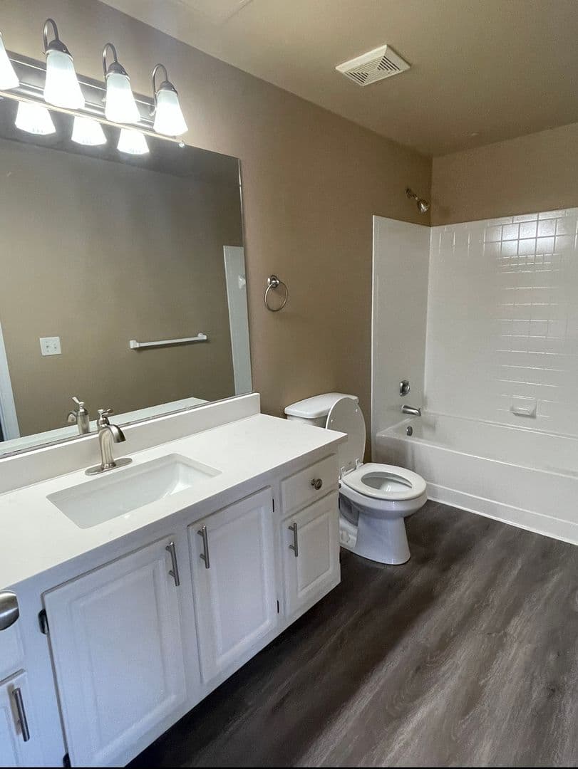 Overland Park Apartment: 6233 W. 120TH St.