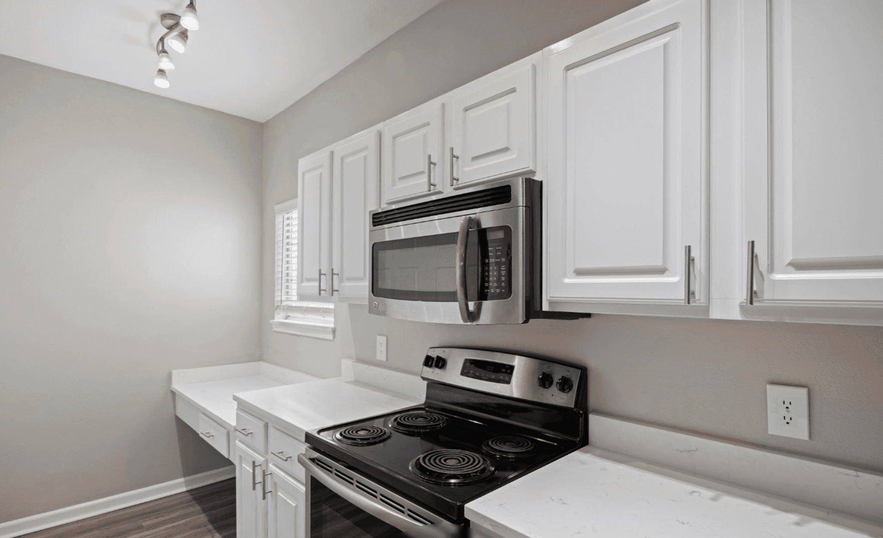 Overland Park Apartment: 6233 W. 120TH St.