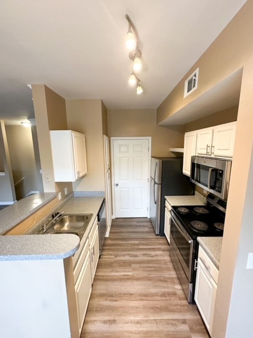 Overland Park Apartment: 6233 W. 120TH St.