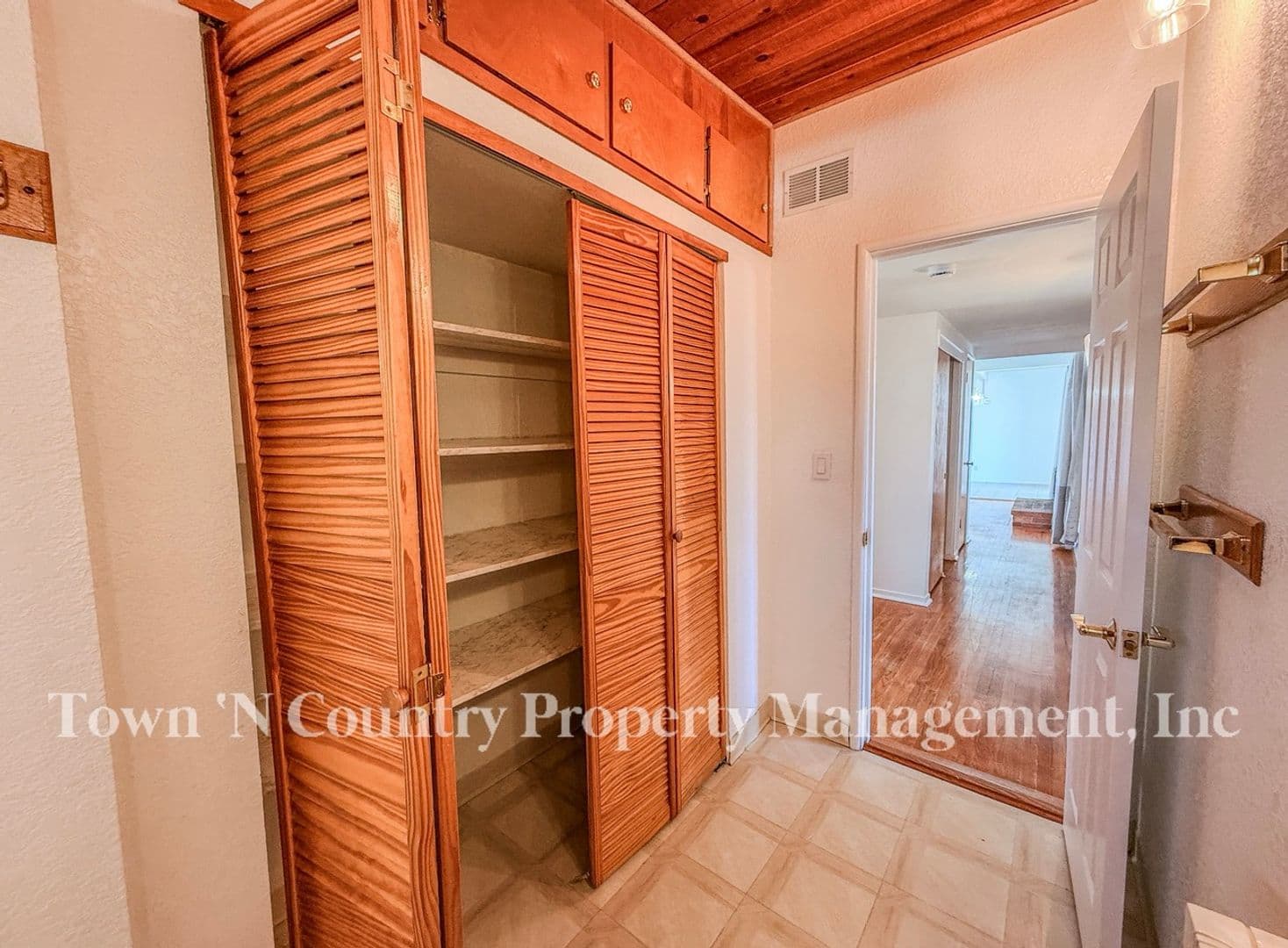 Seaside House: 1830 Military Ave.