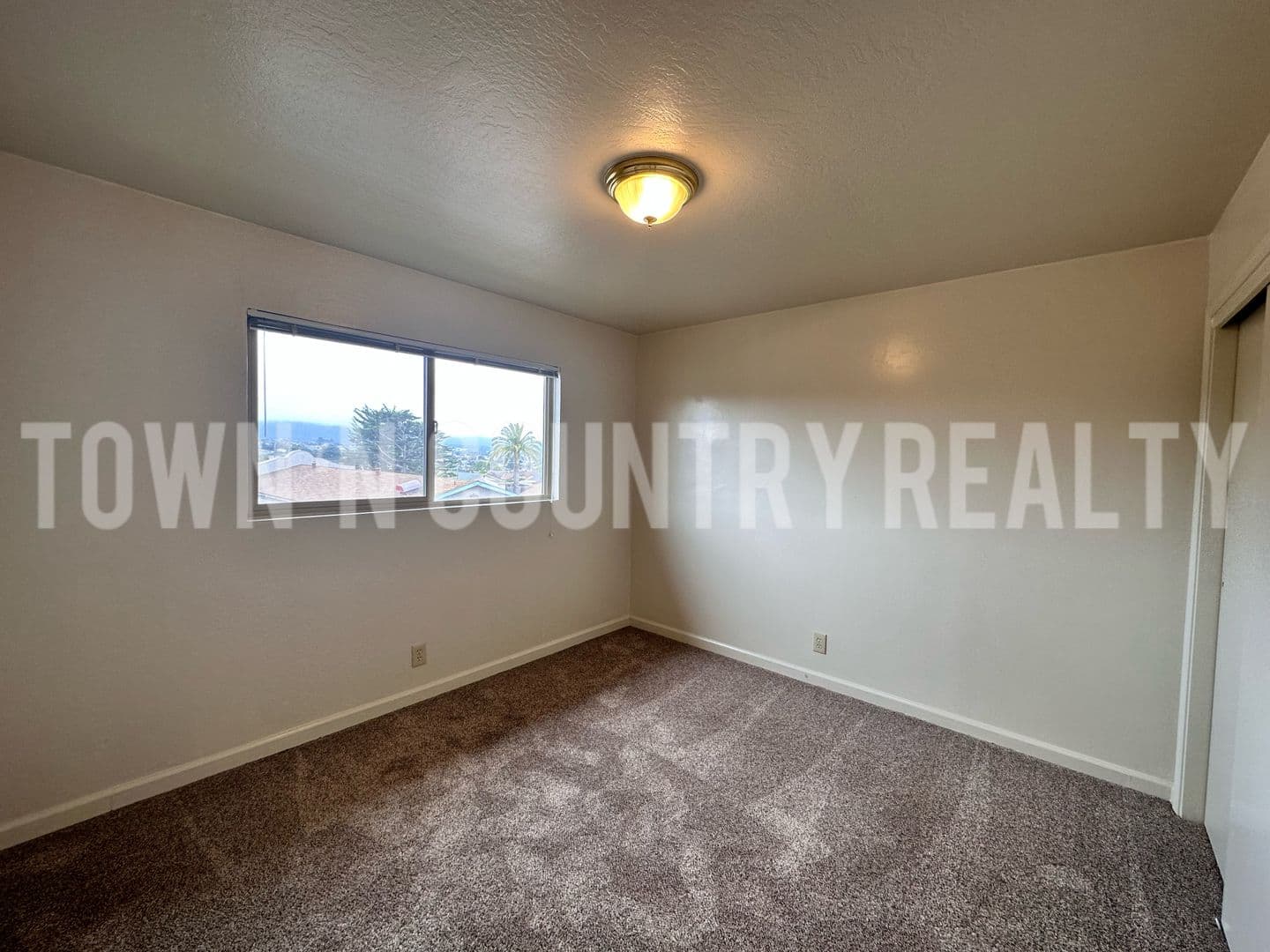 Seaside Apartment: 1496 Santa Clara Ave.