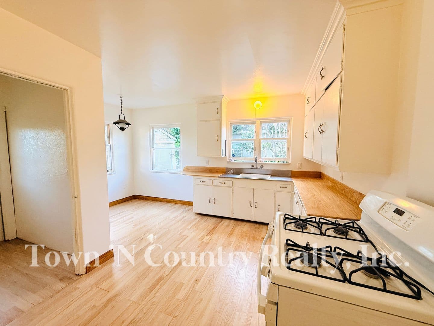Salinas House: 317 Lorimer St.
