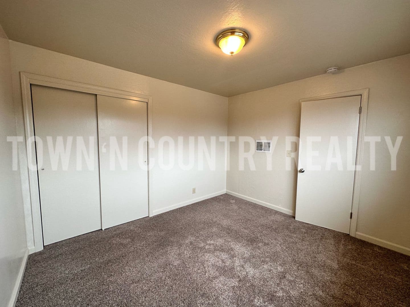 Seaside Apartment: 1496 Santa Clara Ave.
