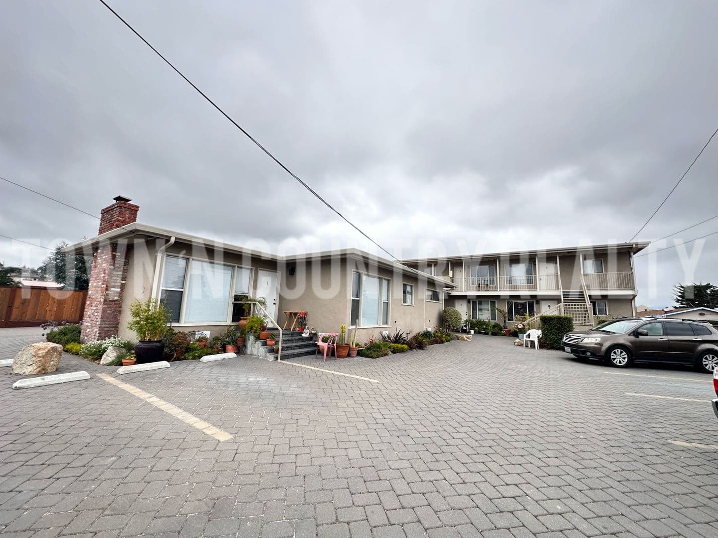 Seaside Apartment: 1496 Santa Clara Ave.