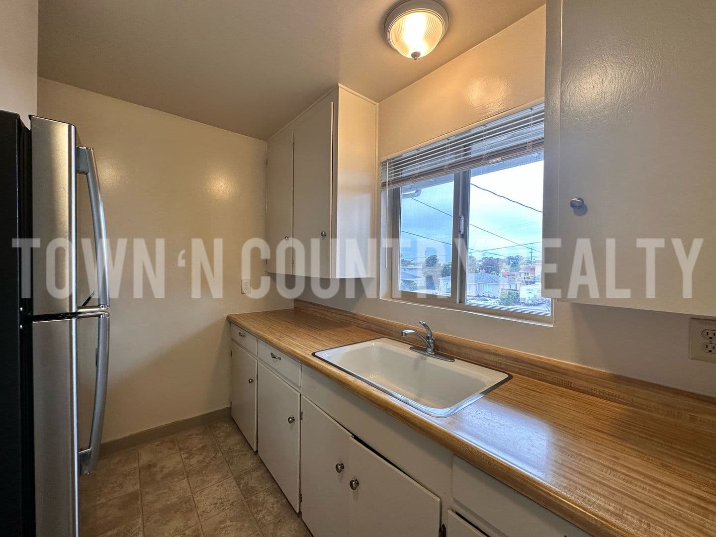 Seaside Apartment: 1496 Santa Clara Ave.