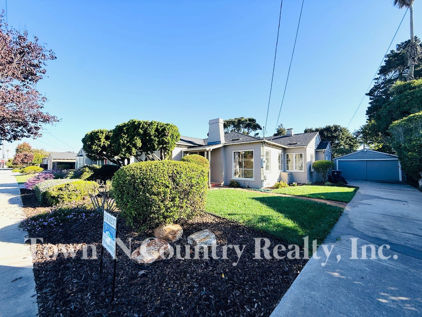 Salinas House: 317 Lorimer St.