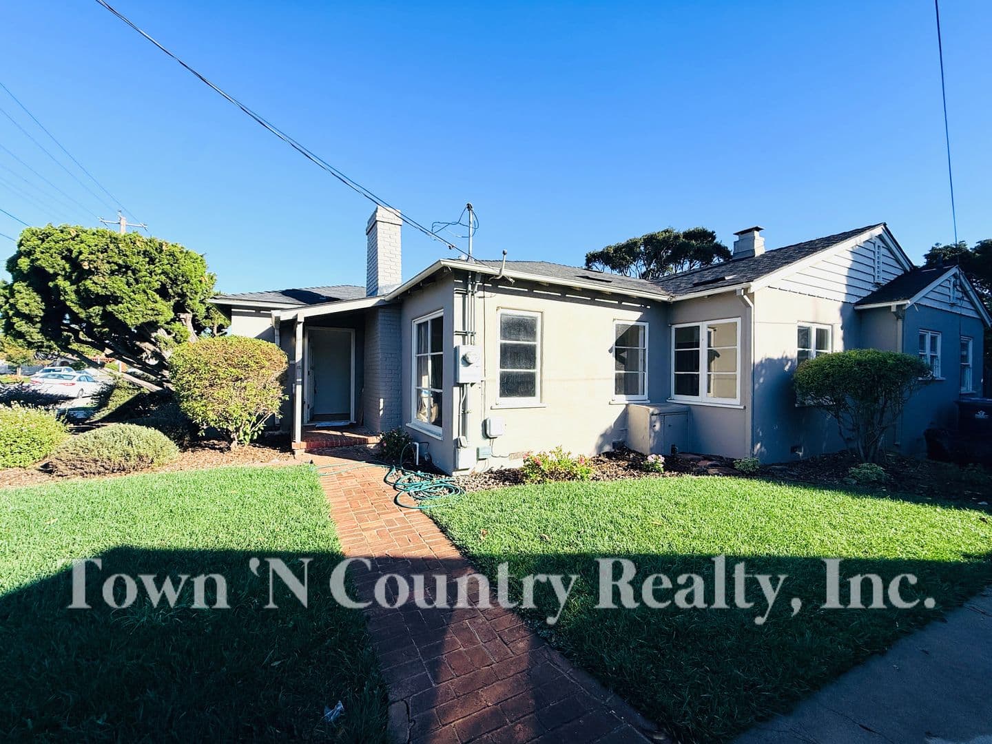 Salinas House: 317 Lorimer St.