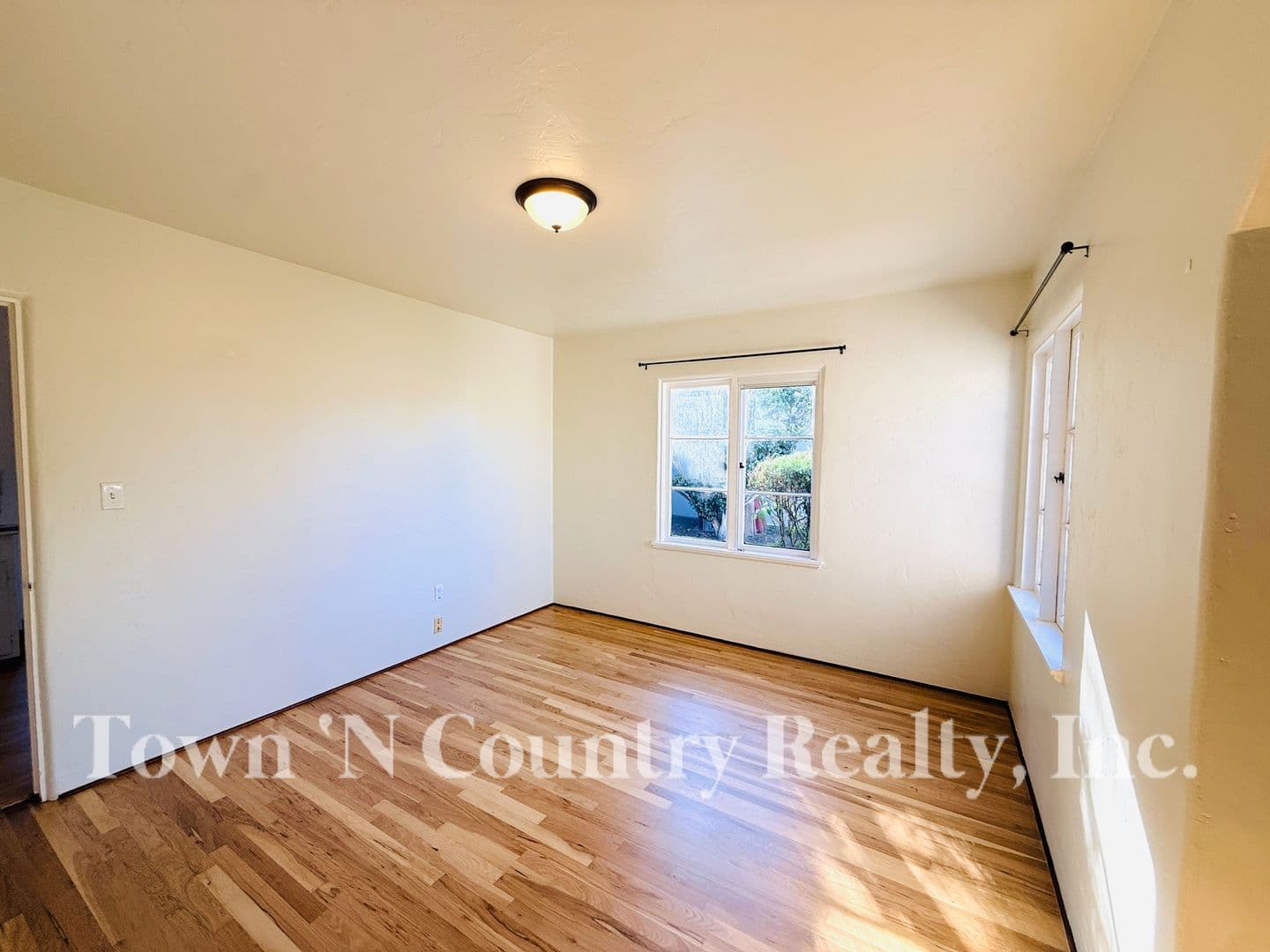 Salinas House: 317 Lorimer St.