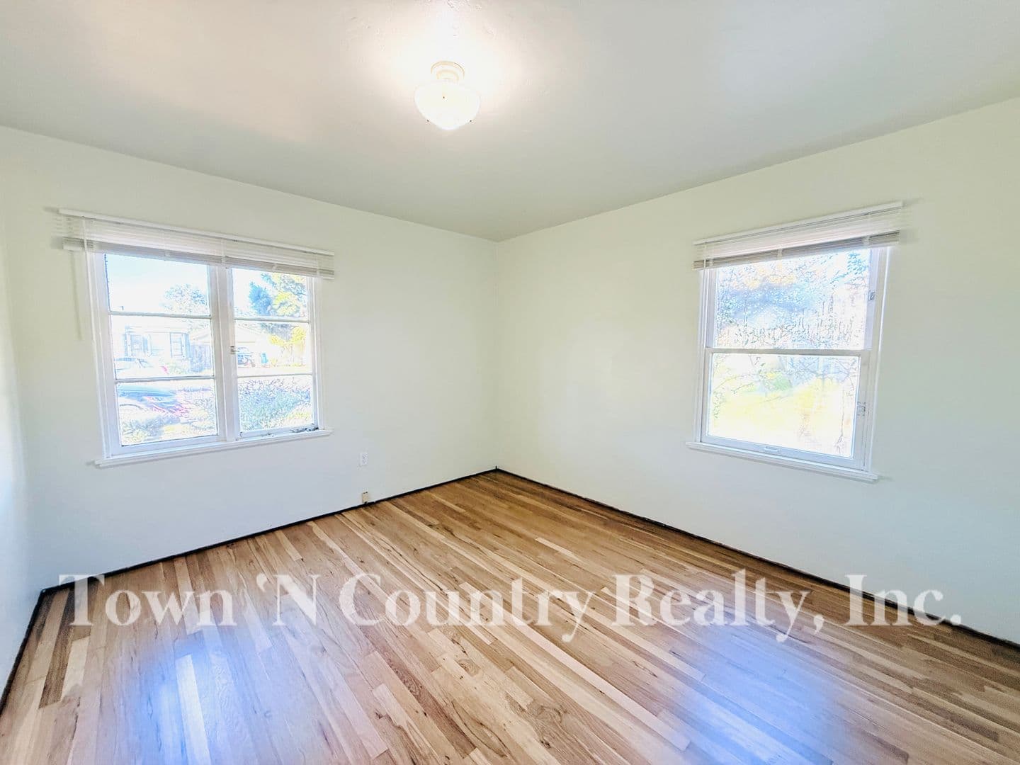 Salinas House: 317 Lorimer St.