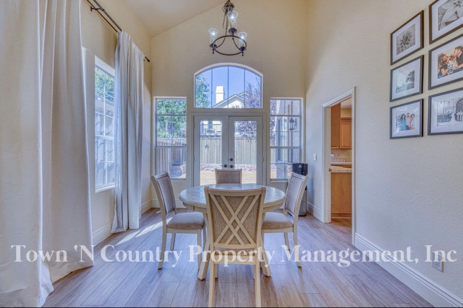 Salinas House: 17677 River Run Rd.