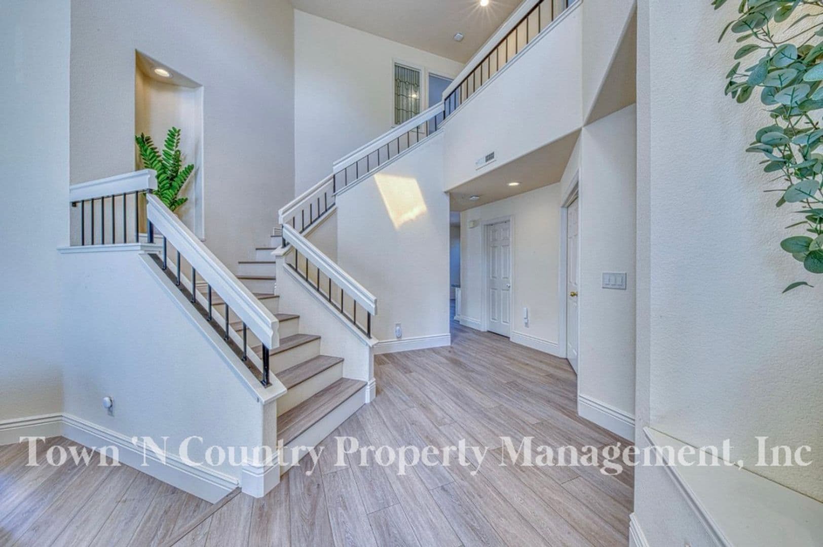 Salinas House: 17677 River Run Rd.