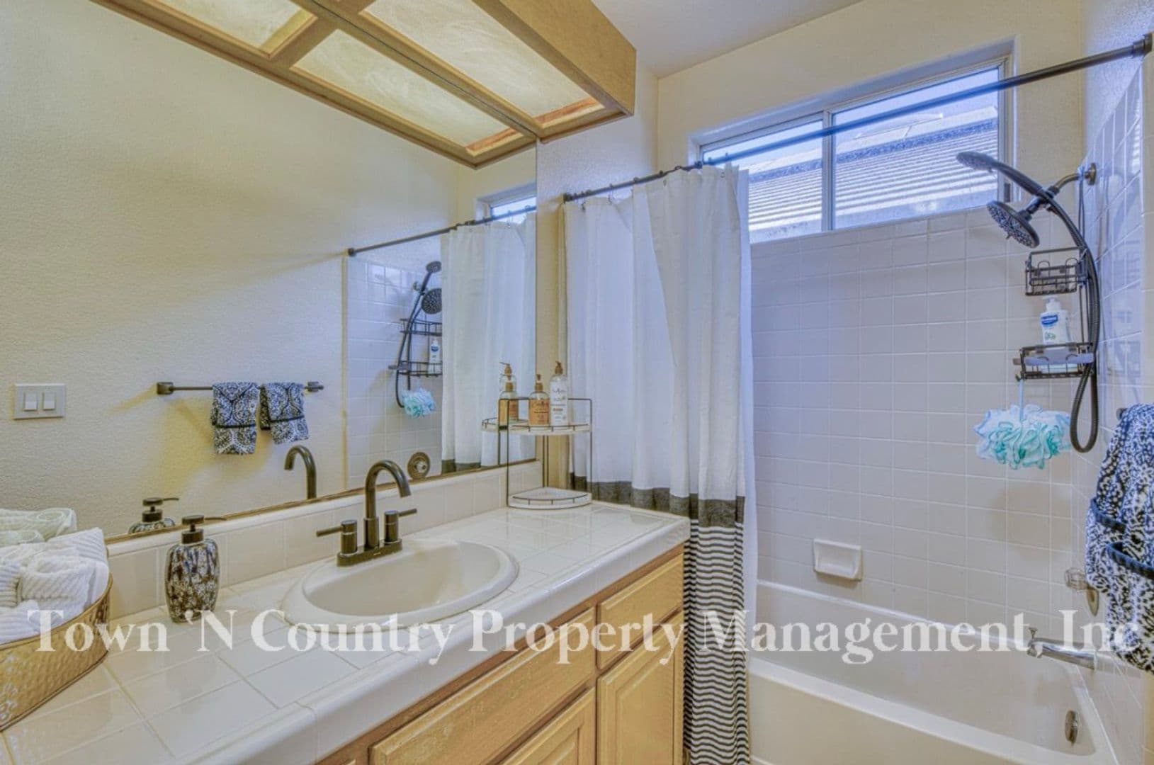 Salinas House: 17677 River Run Rd.