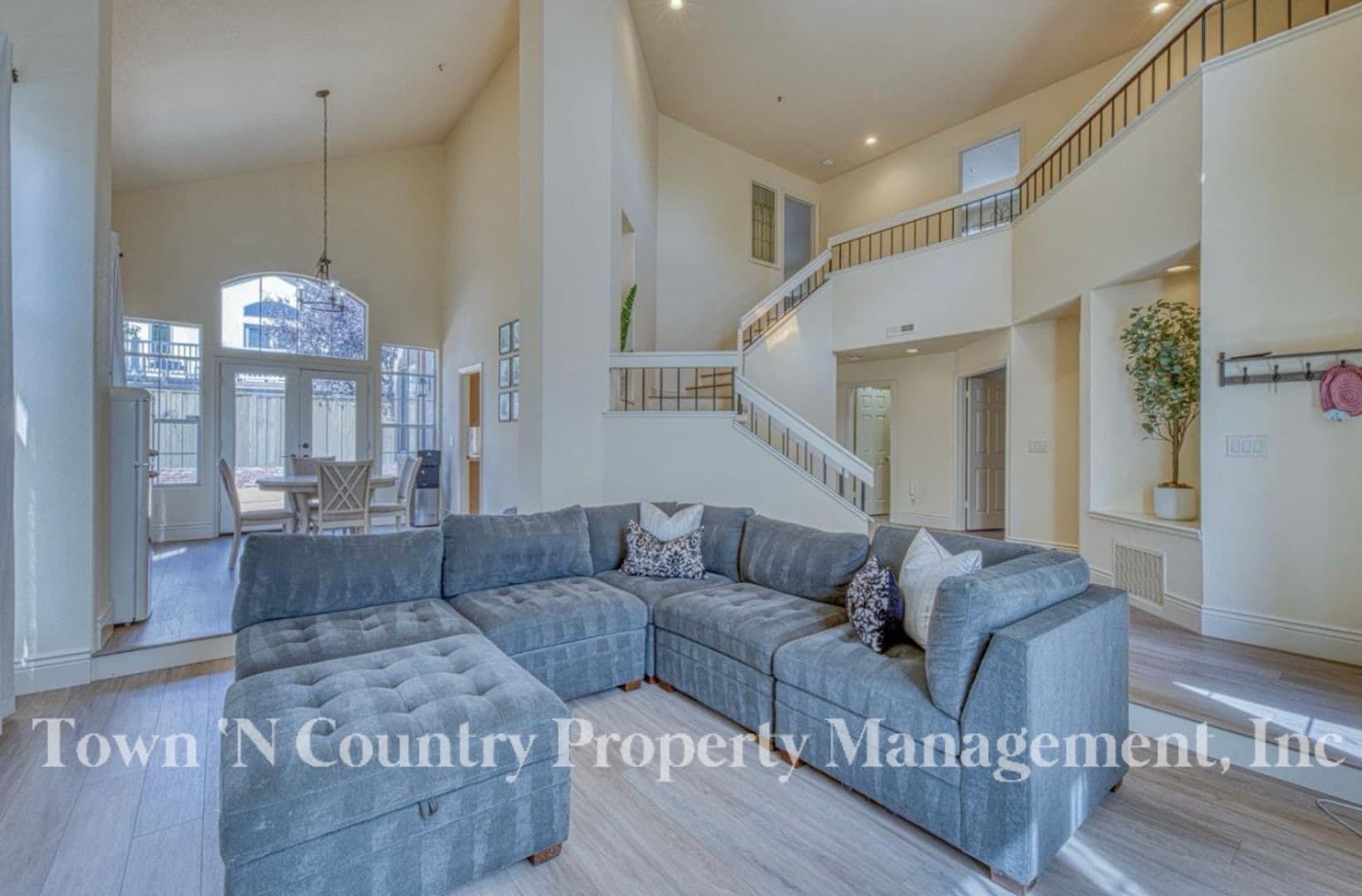 Salinas House: 17677 River Run Rd.