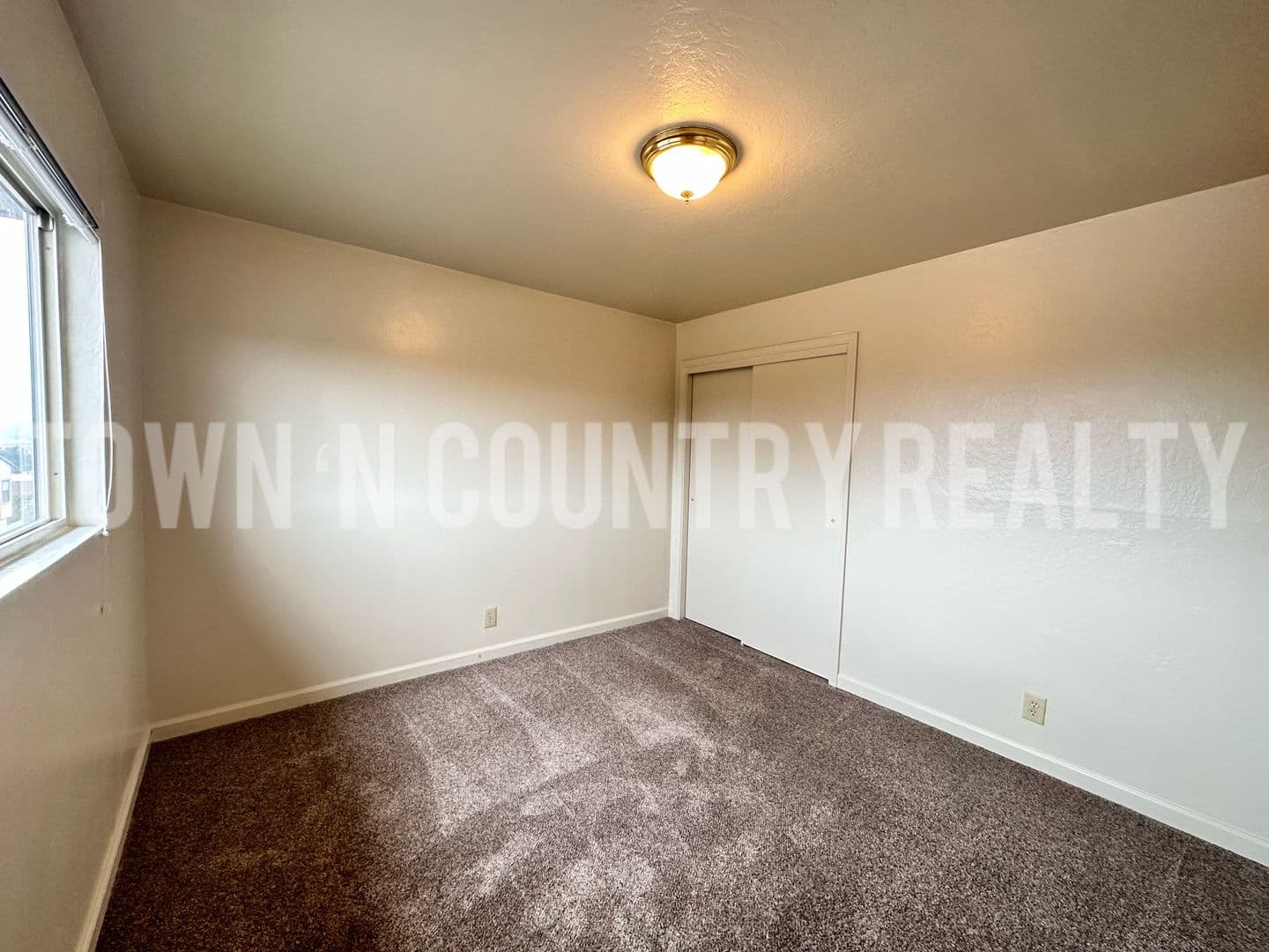 Seaside Apartment: 1496 Santa Clara Ave.