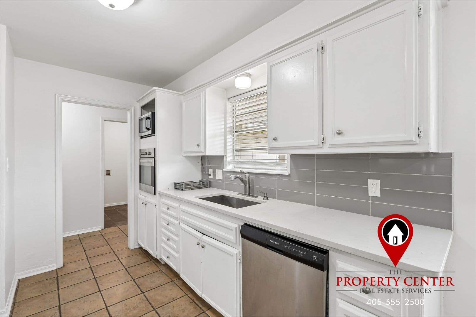 Norman House: 830 Douglas Dr