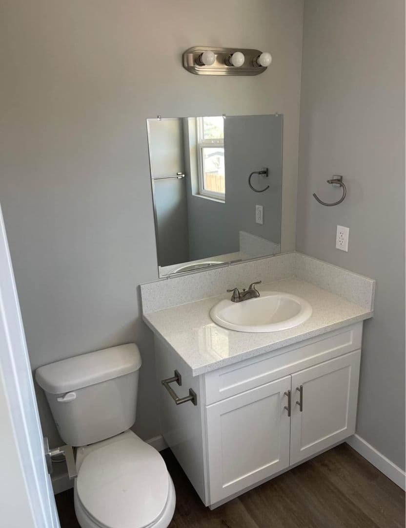 National City Townhome: 827 E 2nd St