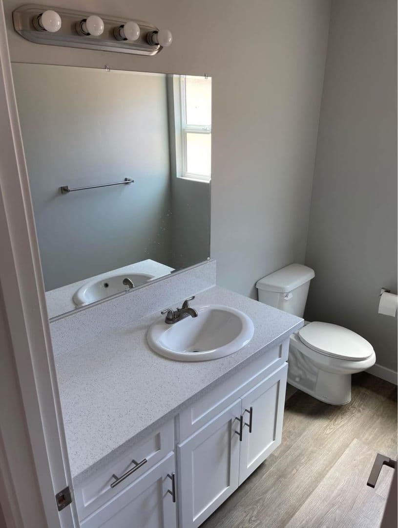 National City Townhome: 827 E 2nd St